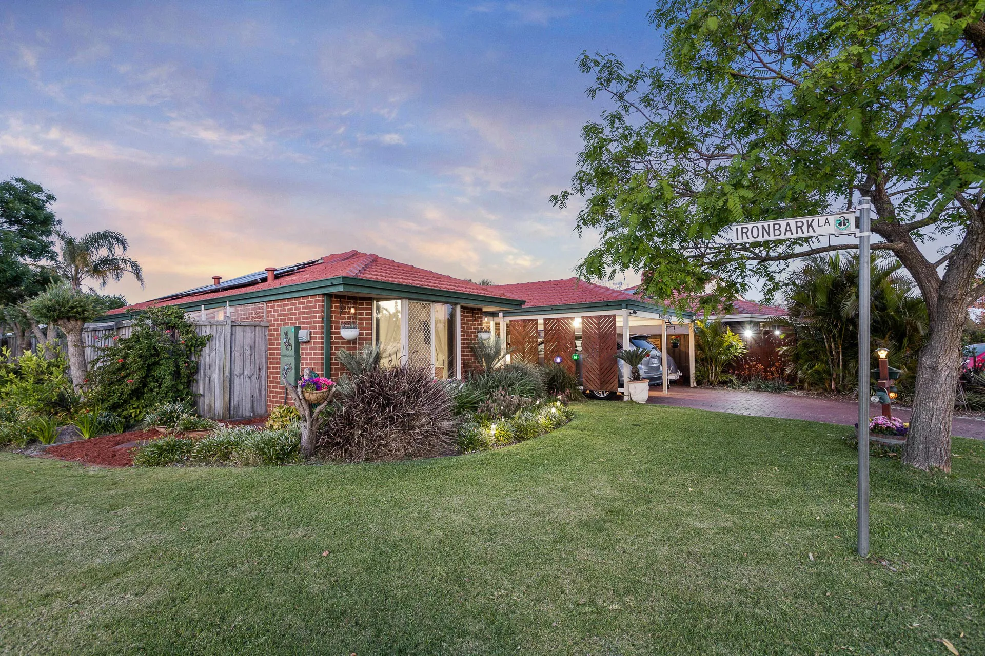 11 Fringe Lily Crescent