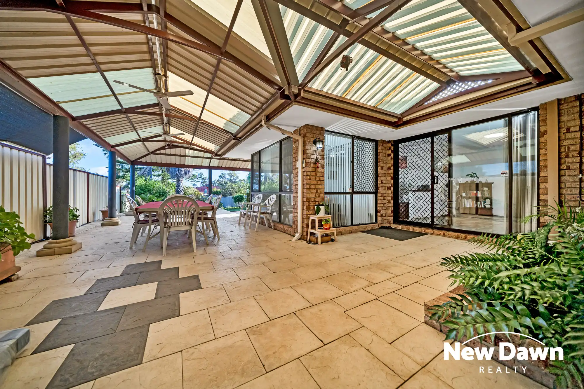 37 Dampier Loop